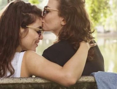 Λαμία: Γυναίκα ανακάλυψε ότι είναι παντρεμένη με γυναίκα μέσω του ΕΦΚΑ